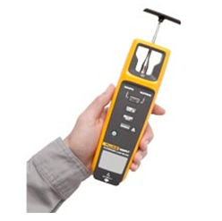 女人张开腿让男人添