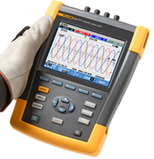 女人张开腿让男人添