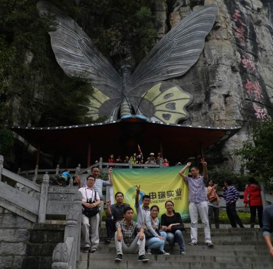 女人张开腿让男人添