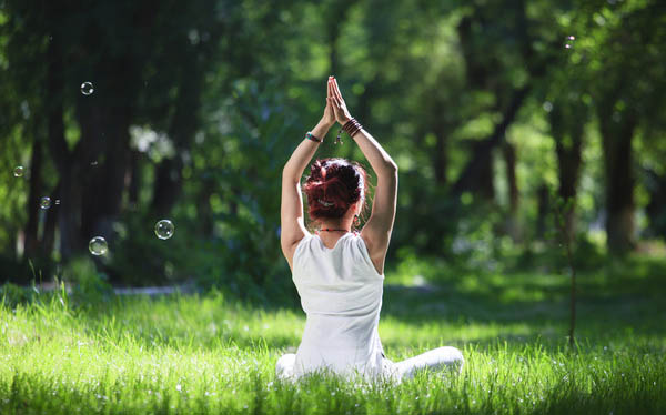 女人张开腿让男人添