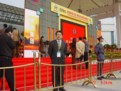 女人张开腿让男人添