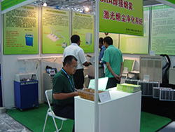 女人张开腿让男人添