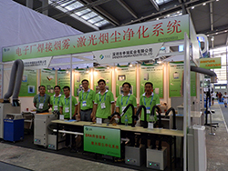 女人张开腿让男人添