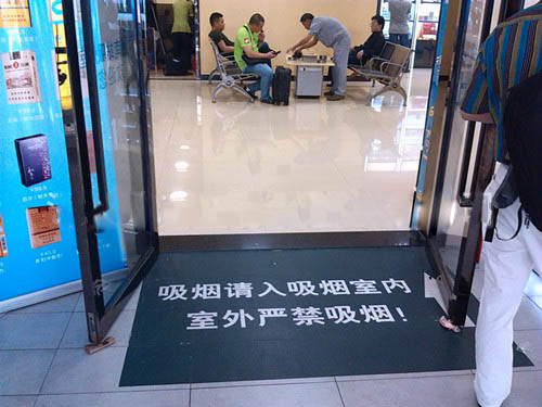 女人张开腿让男人添