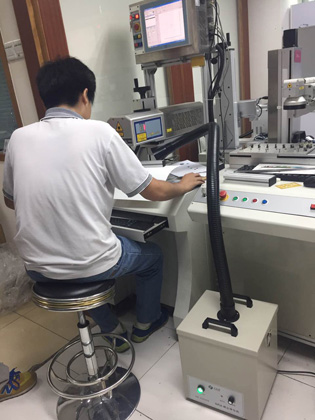 女人张开腿让男人添