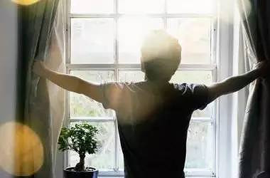 女人张开腿让男人添