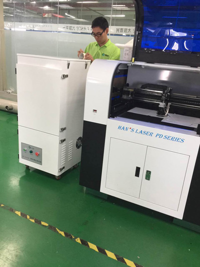 女人张开腿让男人添