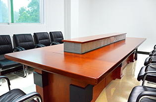 女人张开腿让男人添