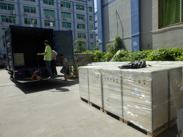 女人张开腿让男人添