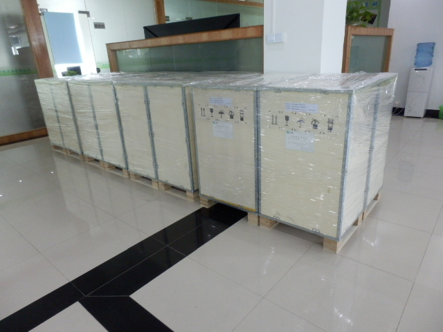 女人张开腿让男人添