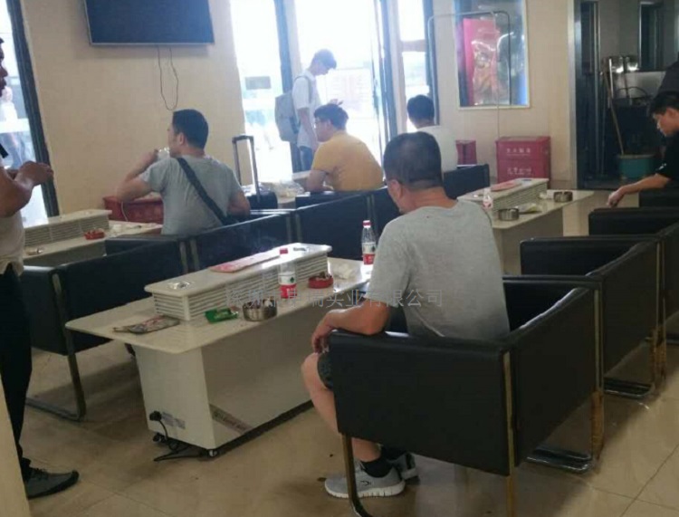 女人张开腿让男人添