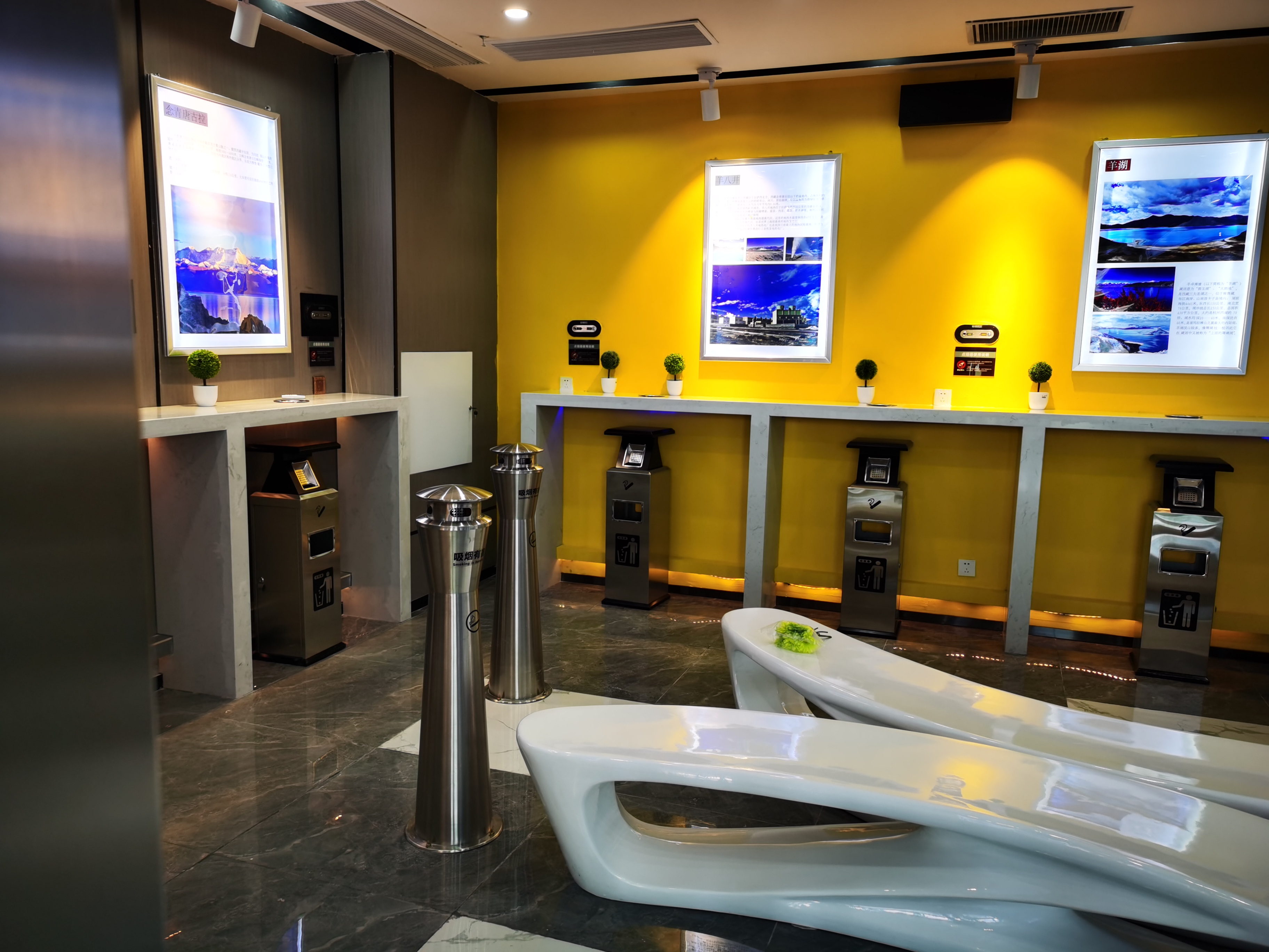 女人张开腿让男人添