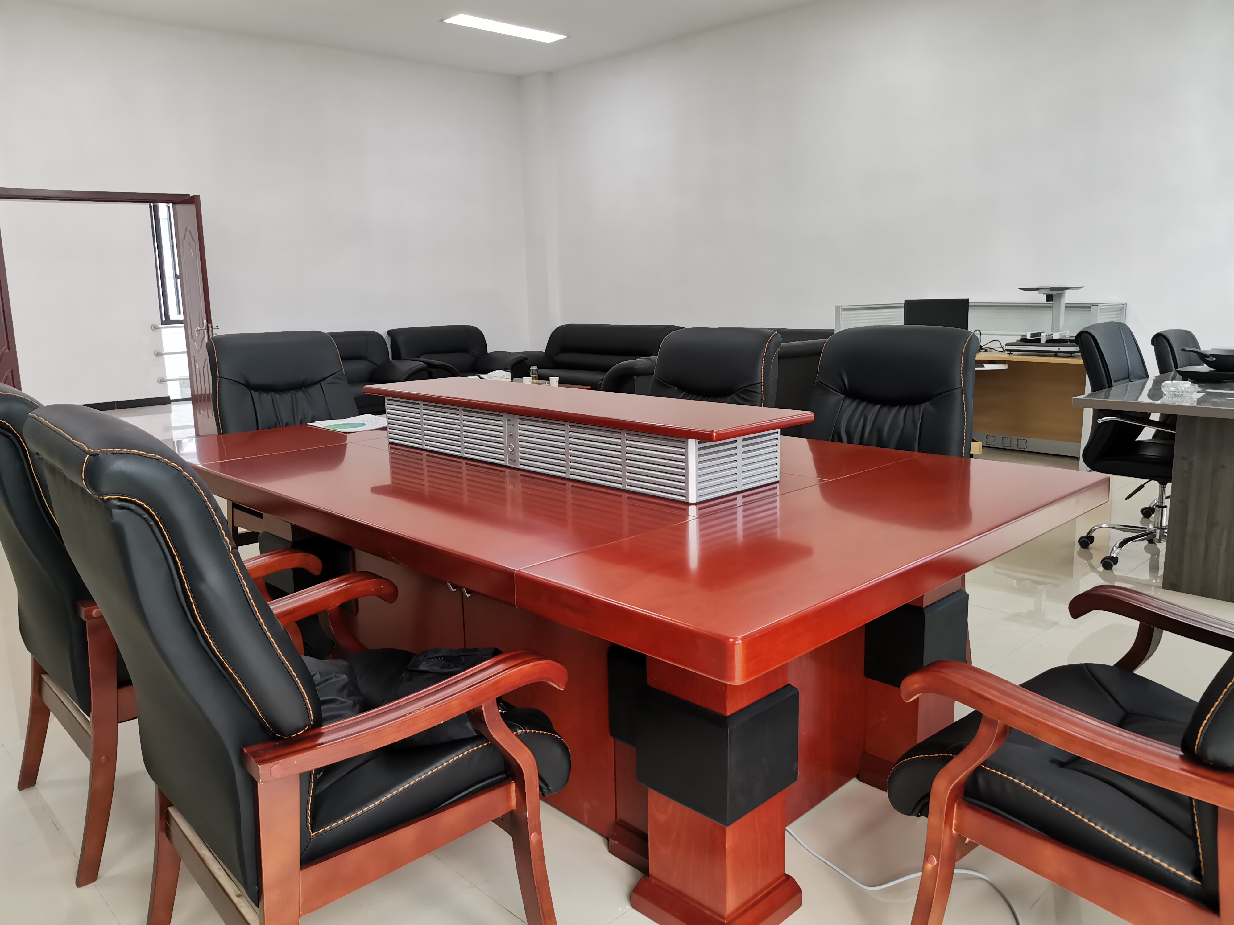 女人张开腿让男人添