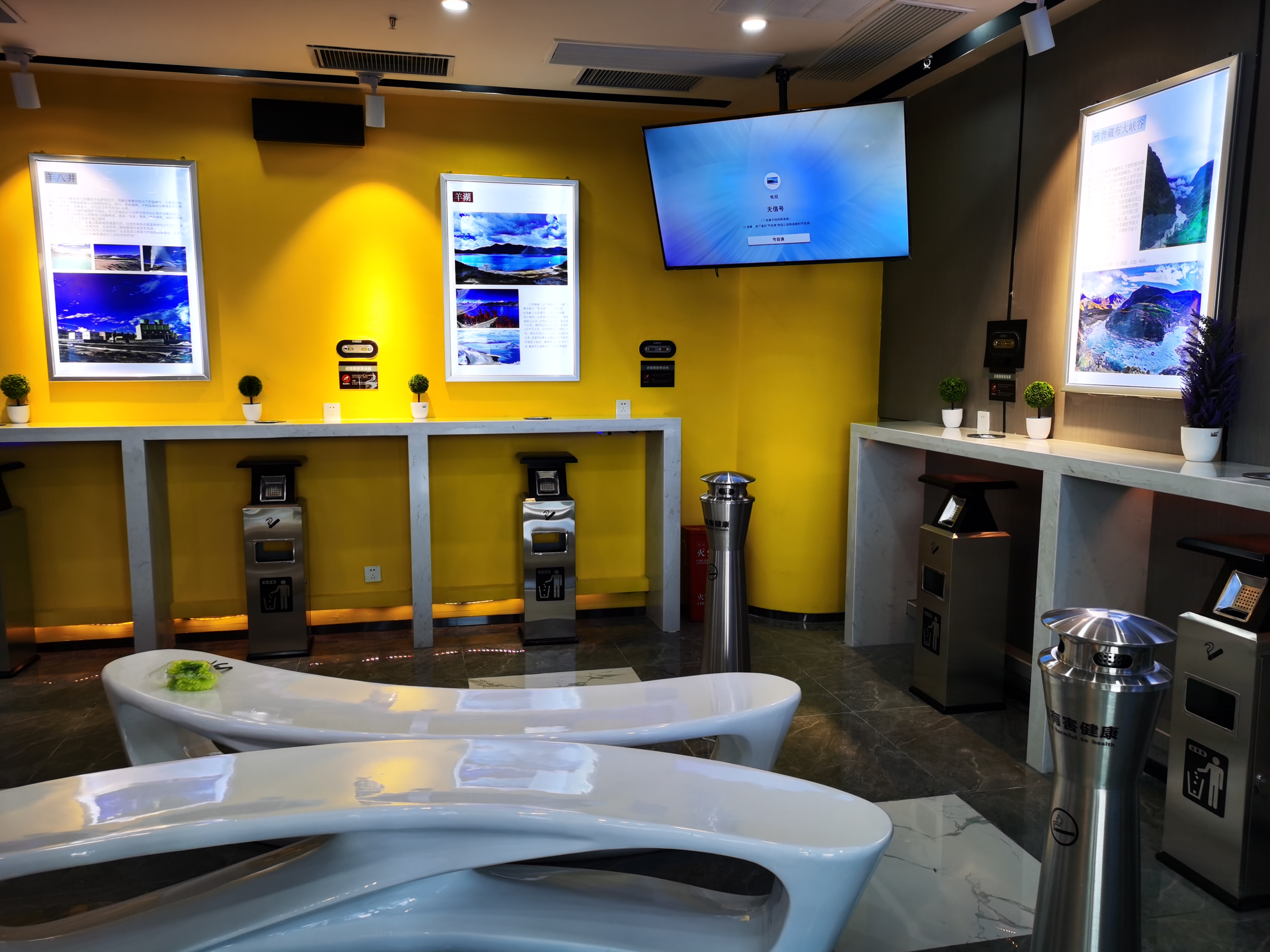 女人张开腿让男人添