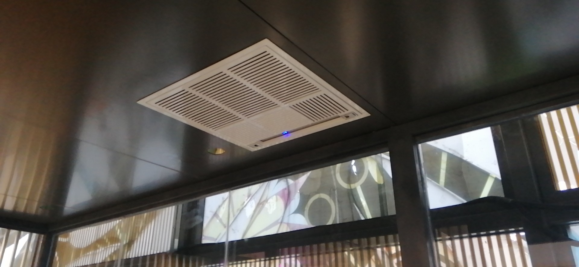 女人张开腿让男人添