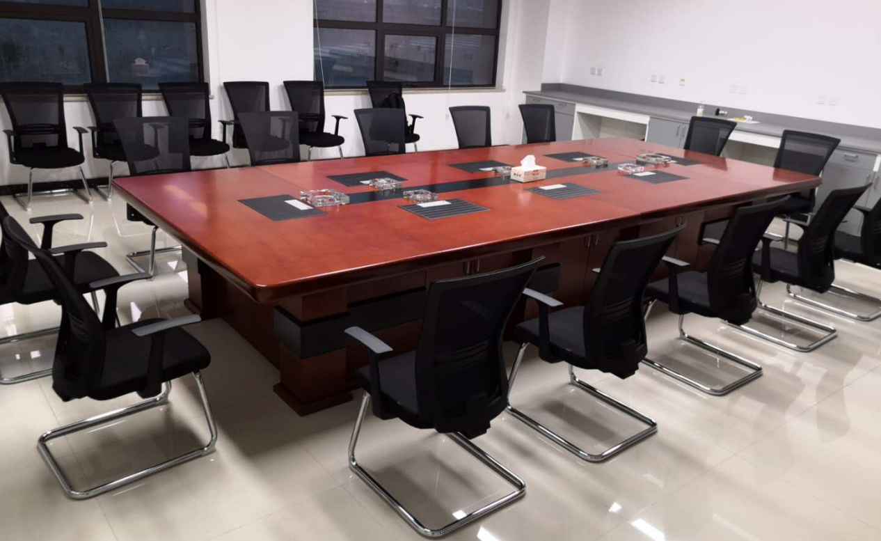 女人张开腿让男人添