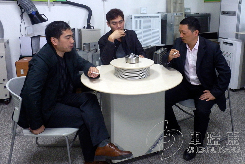 女人张开腿让男人添