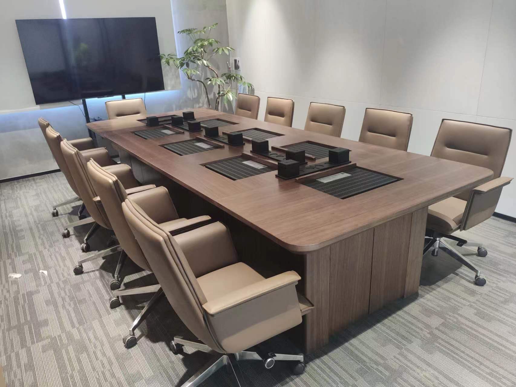 女人张开腿让男人添