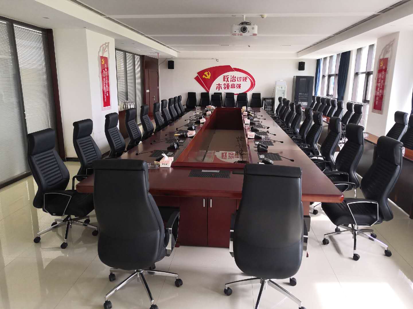 女人张开腿让男人添