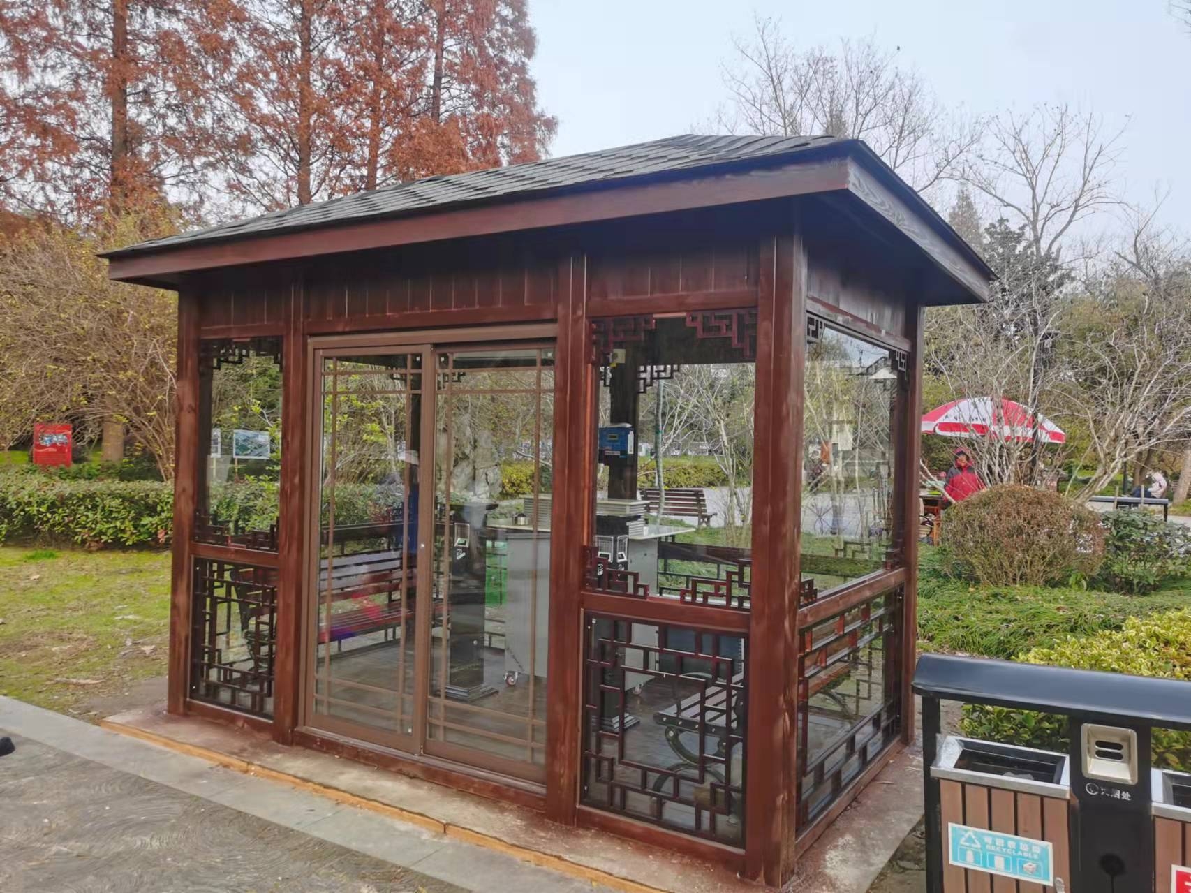 女人张开腿让男人添