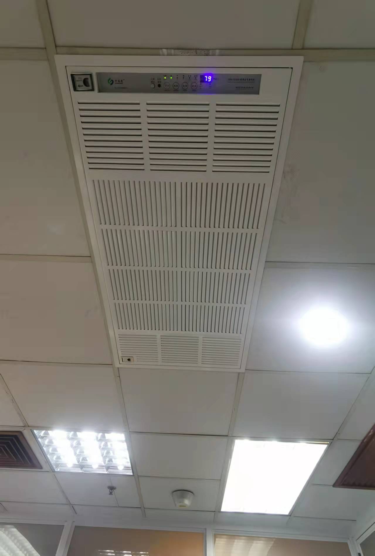 女人张开腿让男人添