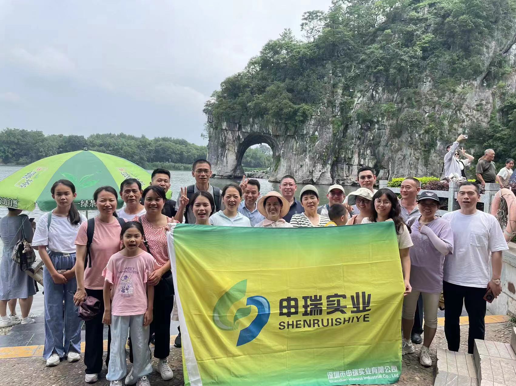 女人张开腿让男人添