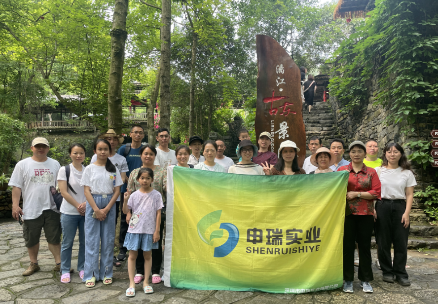 女人张开腿让男人添