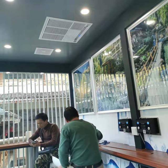 女人张开腿让男人添