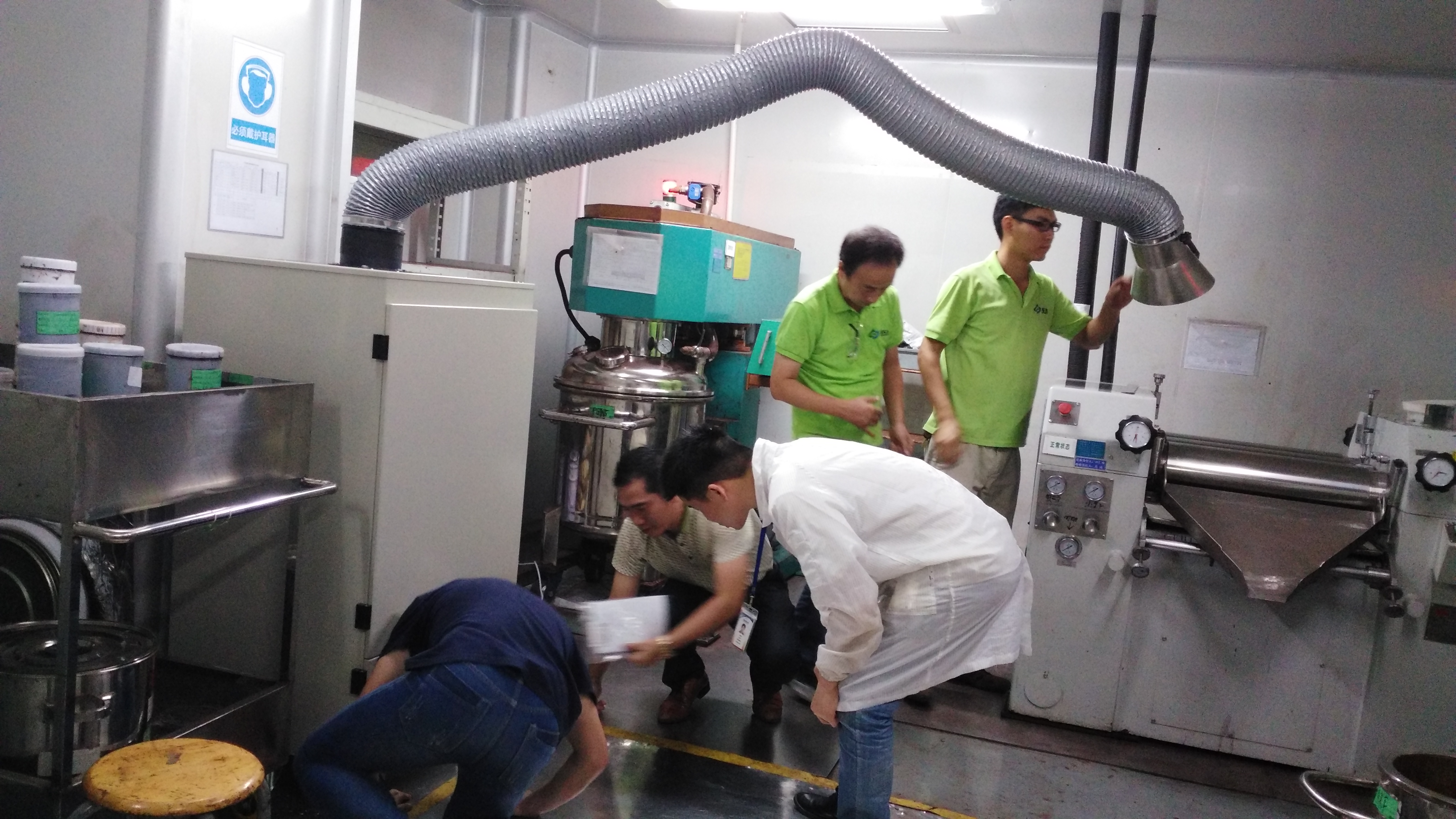 女人张开腿让男人添