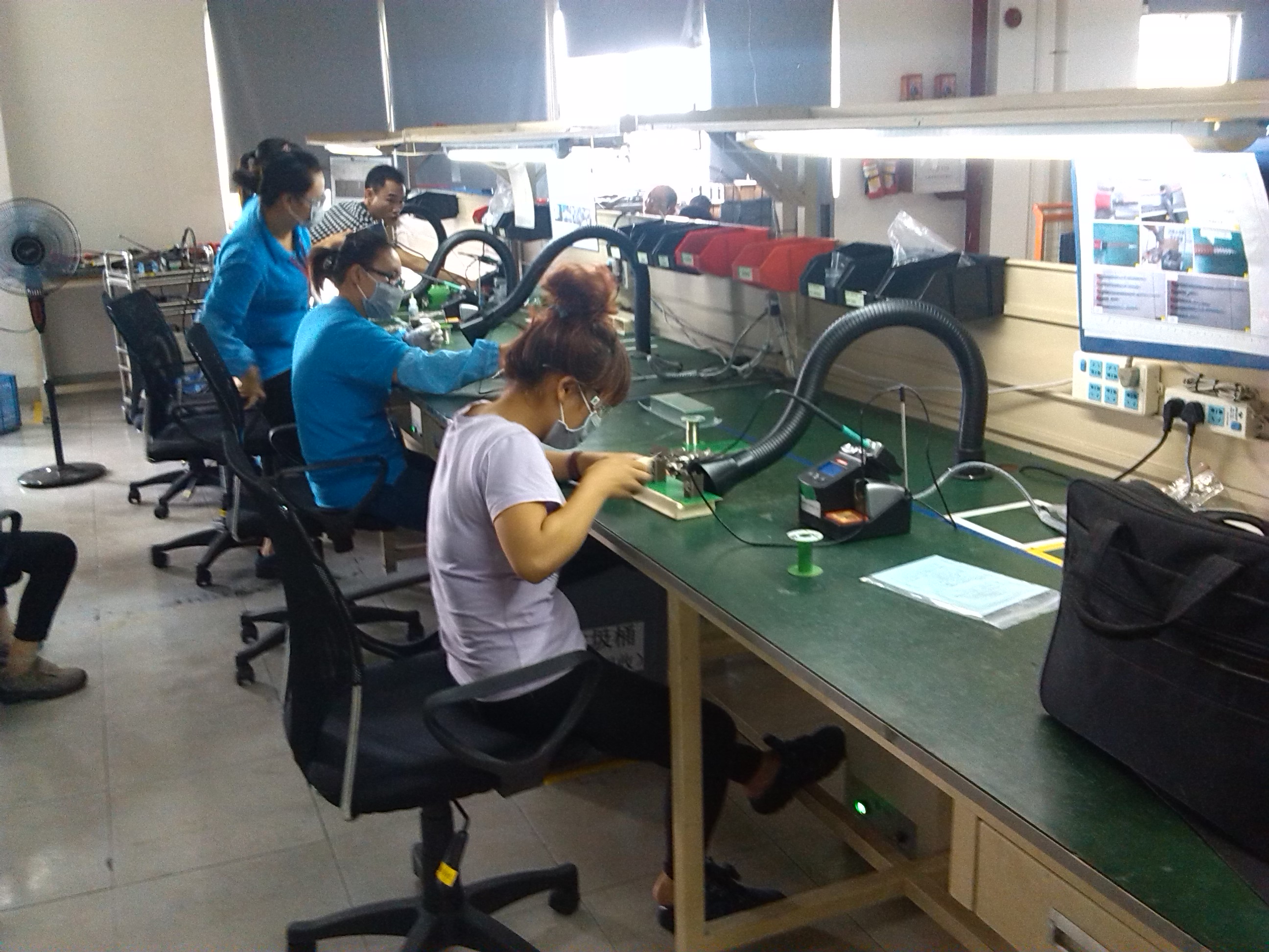 女人张开腿让男人添