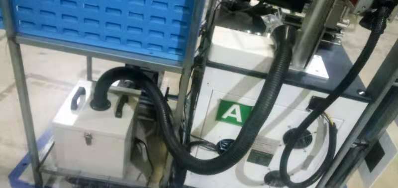 女人张开腿让男人添